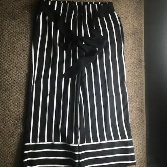 Cropped Black and White striped Pants - Picture 1 of 2